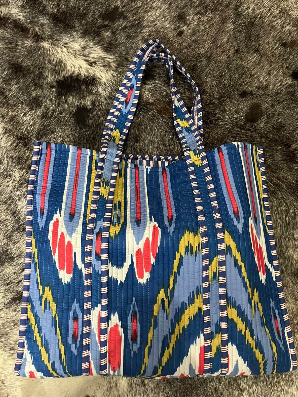 Tote Bag Grande Acolchada - Ikat Abstracto Azul Real