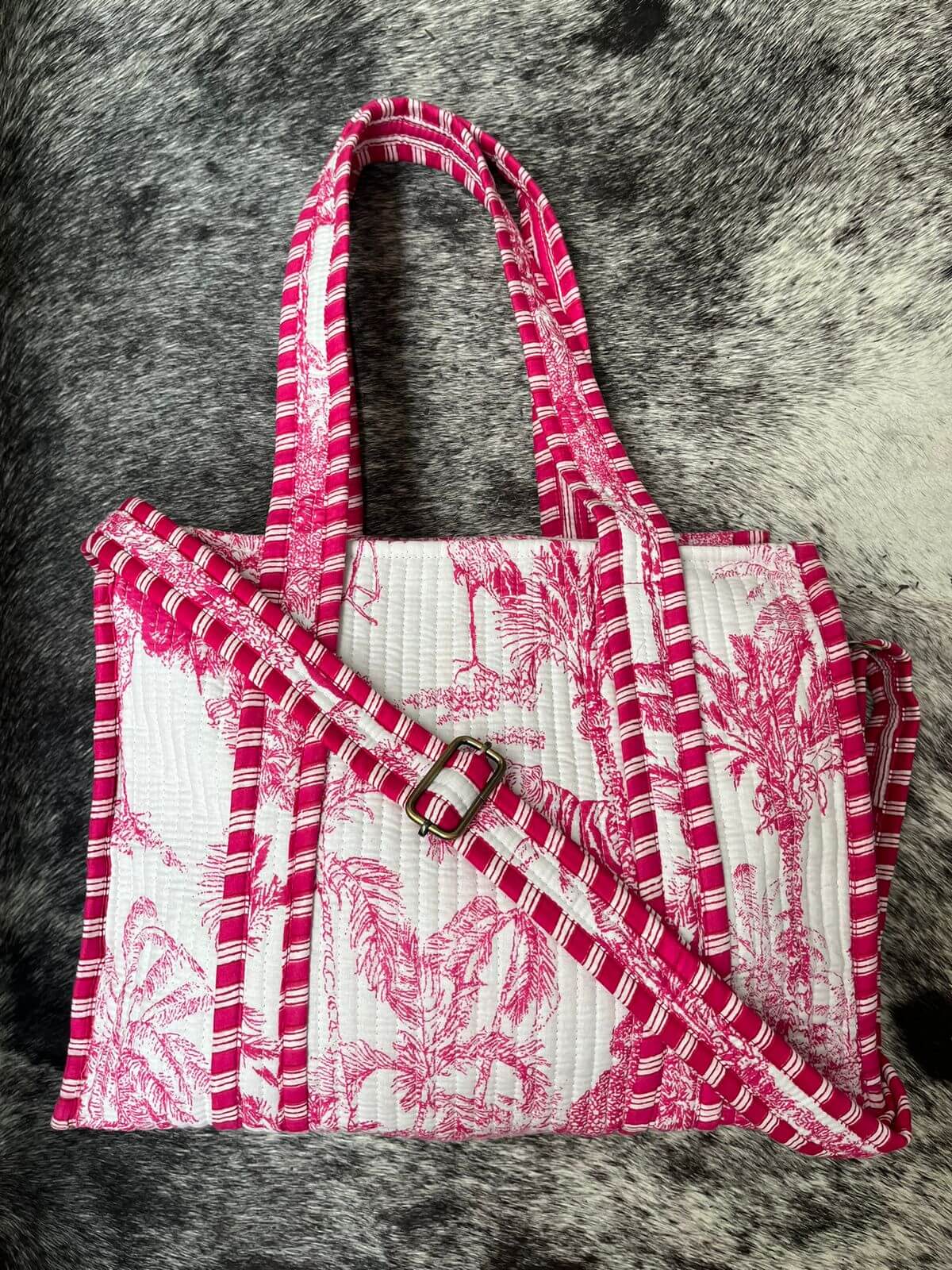 Crossbody Acolchada - Palmeras Tropicales Fucsia